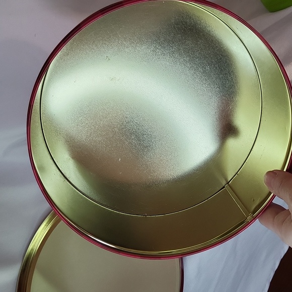 American Girl Pleasant Company Hallmark 2003 Tin Round Box 8" - Picture 13 of 14